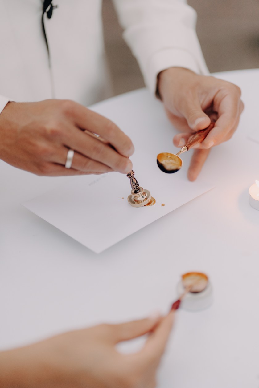 Euer persönliches Trauritual: Ob das Sandgießen, Eheversprechen oder der Siegelbrauch: Für jeden ist etwas dabei. Was es alles gibt, stelle ich Euch in Eurem Traugespräch vor - einen Einblick findet Ihr vorab bei Instagram!